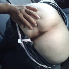 Chick in the car bend shaped ass  