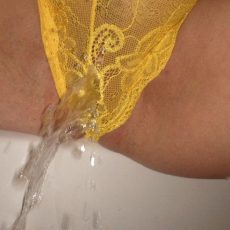 Panties pissing - 35 photos of peeing girls 