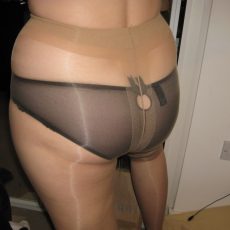 Knickers under tights Knickers under tights