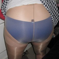 Knickers under tights Knickers under tights