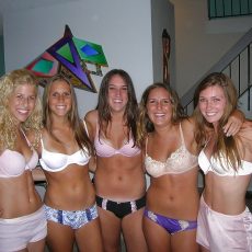 Great looking teen babes in lingerie Great looking teen babes in lingerie
