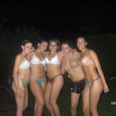 Hotties posing in panties - amateur photos Hotties posing in panties - amateur photos