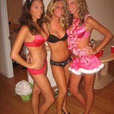 Hotties posing in panties - amateur photos Hotties posing in panties - amateur photos