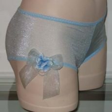 Thongs and knickers with a ribbon 