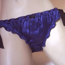 Thongs and knickers with a ribbon Thongs and knickers with a ribbon