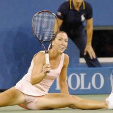 Panty of girls playing tennis 