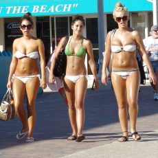 More of cameltoes! More of cameltoes!