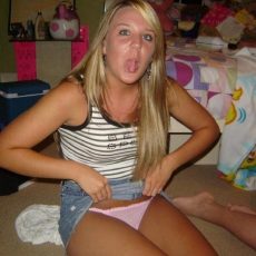 Panties on upskirt photos  