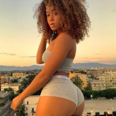 Girls wearing booty shorts Girls wearing booty shorts
