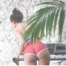 Girls wearing booty shorts Girls wearing booty shorts